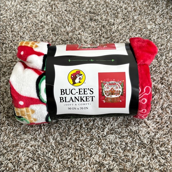 Brand new — BUC-EE’S Holiday Blanket - Red and White - Picture 5 of 7